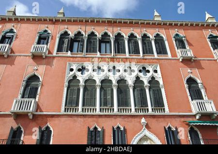 Außenfassade des Hotels Danieli, Riva degli Schiavoni, Venedig (Venedig), Region Venetien, Italien Stockfoto