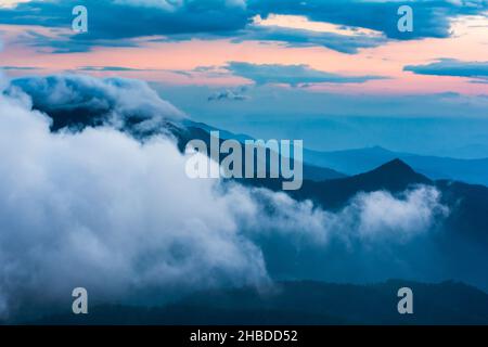 Schöne Landschaft, Schichten von Bergen, Nord-Thailand Stockfoto