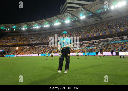 Brisbane, Australien. 19th Dez 2021. Brisbane Heat-Spieler betreten das Feld Credit: News Images /Alamy Live News Stockfoto