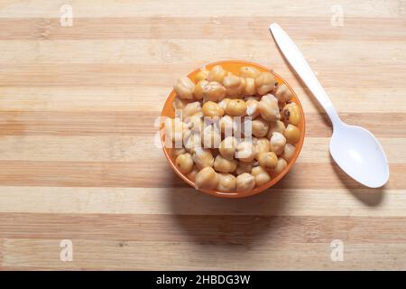 Südindische Snacks Chickpea Sundal ist ein festliches Gericht. Draufsicht Stockfoto