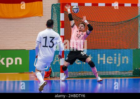 ZEIST, NIEDERLANDE - 19. DEZEMBER: Torwart Philipp Pless aus Deutschland beim Spiel der Internationalen Männer-Futsal-Turniere zwischen Frankreich und Deutschland auf dem KNVB Campus am 19. Dezember 2021 in Zeist, Niederlande (Foto: Marcel ter Bals/Orange Picics) Credit: Orange Pics BV/Alamy Live News Stockfoto