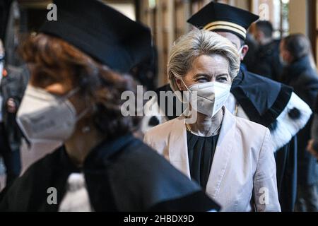 Mailand, Italien. 19th Dez 2021. Die Präsidentin der Europäischen Kommission, Ursula von der Leyen, nimmt an der Eröffnung des akademischen Jahres an der Cattolica University in Mailand, Italien, am 19. Dezember 2021 Teil.Quelle: Piero Cruciatti/Alamy Live News Stockfoto