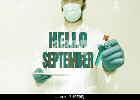 Schreiben mit Text Hallo September. Internet-Konzept sehnlichst einen herzlichen Empfang für den Monat September Researcher Displaying Liquid Sample wünschen Stockfoto
