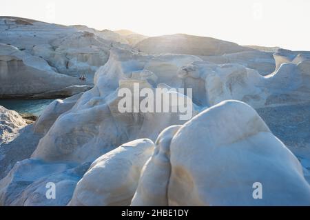 Sarakiniko Beach Cliffs Milos Island Griechenland. Sonnenuntergang Stockfoto