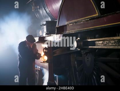 Barrow Hill Roundhouse wurde 1870 als Wartungszentrum für Dampflokomotiven gebaut. Hier wurden Motoren repariert, bewässert, gegürtet und umgedreht. Stockfoto