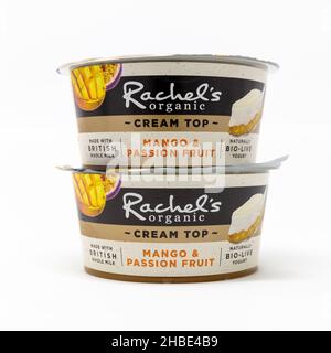 Rachel's Bio-Joghurt aus Mango & Passion Stockfoto