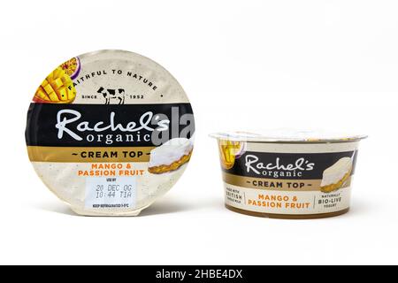 Rachel's Bio-Joghurt aus Mango & Passion Stockfoto