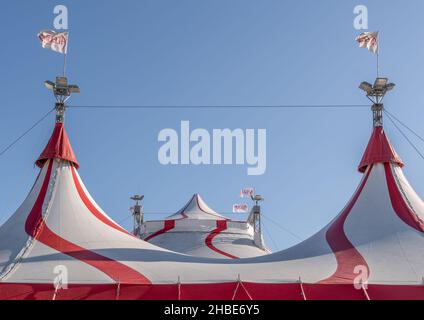 Palma de Mallorca, Spanien; 12 2021. dezember: Einrichtungen des Alegria Circus am Stadtrand von Palma de Mallorca, an einem sonnigen Tag Stockfoto