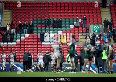 Leicester, Großbritannien. 19th Dez 2021. LEICESTER, GBR. DEZ 19th Allgemeiner Blick ins Stadion, während die Fans den Spielern der Leicester Tigers während des Champions-Cup-Spiels zwischen Leicester Tigers und Connacht Rugby am Sonntag, 19th. Dezember 2021, in Mattioli Woods Welford Road, Leicester, zujubeln. (Kredit: Kieran Riley | MI Nachrichten) Kredit: MI Nachrichten & Sport /Alamy Live Nachrichten Stockfoto