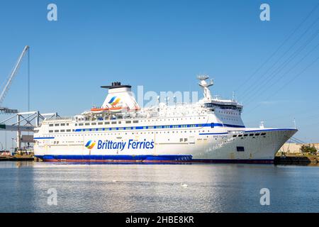 Die Fähre 'Bretagne' der Brittany Ferries-Gesellschaft vertäute im Hafen von Le Havre. Stockfoto