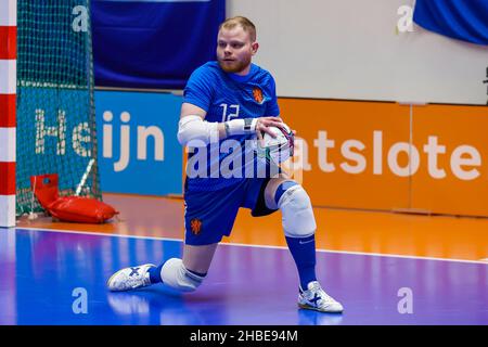 ZEIST, NIEDERLANDE - 19. DEZEMBER: Torwart Barry de Wit aus den Niederlanden beim internationalen Futsal-Turnier der Männer zwischen den Niederlanden und Belgien auf dem KNVB Campus am 19. Dezember 2021 in Zeist, Niederlande (Foto: Marcel ter Bals/Orange Picles) Stockfoto