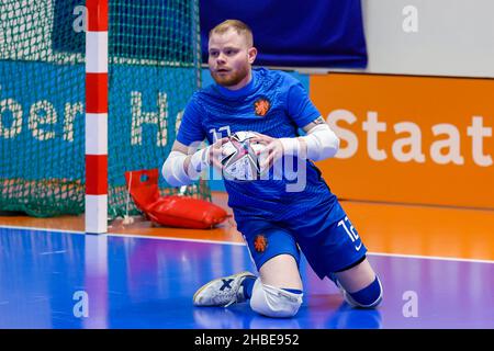 ZEIST, NIEDERLANDE - 19. DEZEMBER: Torwart Barry de Wit aus den Niederlanden beim internationalen Futsal-Turnier der Männer zwischen den Niederlanden und Belgien auf dem KNVB Campus am 19. Dezember 2021 in Zeist, Niederlande (Foto: Marcel ter Bals/Orange Picles) Stockfoto