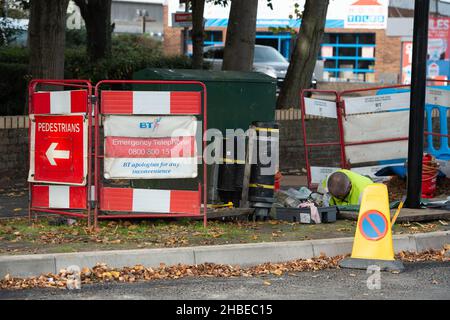 Aylesbury, Buckinghamshire, Großbritannien. 11th. Oktober 2021. BT arbeitet in Aylesbury. Quelle: Maureen McLean/Alamy Stockfoto