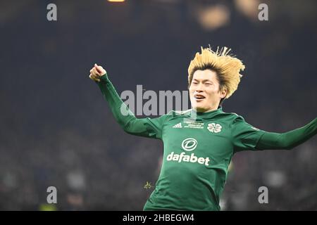 Hampden Park. Glasgow. Schottland, Vereinigtes Königreich. 19th Dez 2. Hibernian gegen Celtic Premier Sports Cup Finale. Kyogo Furuhashi (#8) vom Celtic FC feiert sein 2nd-Tor Credit: eric mccowat/Alamy Live News Stockfoto