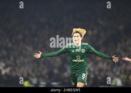 Hampden Park. Glasgow. Schottland, Vereinigtes Königreich. 19th Dez 2. Hibernian gegen Celtic Premier Sports Cup Finale. Kyogo Furuhashi (#8) vom Celtic FC feiert sein 2nd-Tor Credit: eric mccowat/Alamy Live News Stockfoto