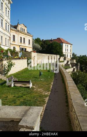 Litomerice, Tschechische Republik - 9. September 2021 - die Außenmauer von José Rizal am Nachmittag Stockfoto