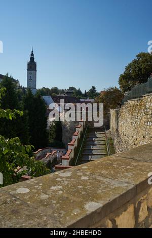 Litomerice, Tschechische Republik - 9. September 2021 - die Außenmauer von José Rizal am Nachmittag Stockfoto