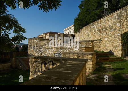 Litomerice, Tschechische Republik - 9. September 2021 - die Außenmauer von José Rizal am Nachmittag Stockfoto