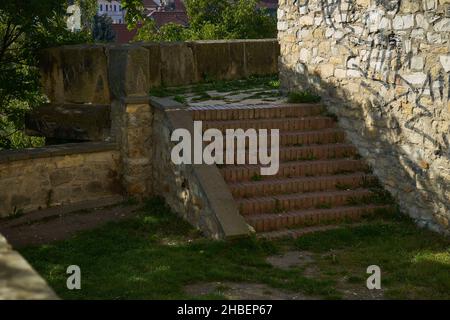 Litomerice, Tschechische Republik - 9. September 2021 - die Außenmauer von José Rizal am Nachmittag Stockfoto