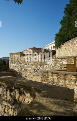 Litomerice, Tschechische Republik - 9. September 2021 - die Außenmauer von José Rizal am Nachmittag Stockfoto