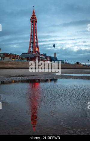 Blackpool Tower durch Illuminations, Blackpool, Lancashire Stockfoto