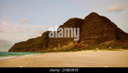 Hohe Klippen im Polihale State Park auf Kauai Stockfoto