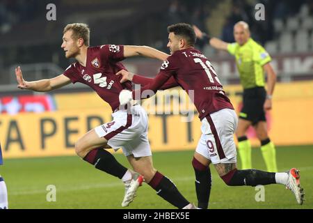 Turin, Italien. 19th Dez 2021. Tommaso Pobega (FC Turin) feiert das Tor während des Spiels des FC Turin gegen den FC Hellas Verona, italienische Fußballserie A in Turin, Italien, 19 2021. Dezember Quelle: Independent Photo Agency/Alamy Live News Stockfoto