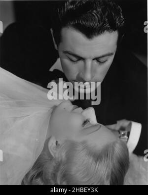 Die neueste und am weitesten gedrehte Romanze ist die von Jean Harlow und Robert Taylor, die sich zum ersten Mal in MGM's „The man in Possession“ zusammengeschlossen haben. Stockfoto