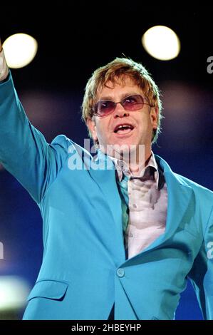 Verona Italien , 08. September 2001 ,der Sänger Elton John während des Konzerts, Finale der Festivalbar 2001 in der Arena von Verona Stockfoto