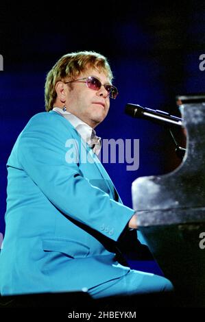 Verona Italien , 08. September 2001 ,der Sänger Elton John während des Konzerts, Finale der Festivalbar 2001 in der Arena von Verona Stockfoto