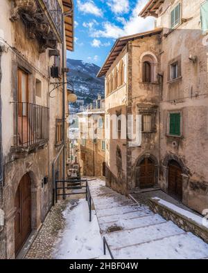 Die schöne Scanno im Schnee im Winter abgedeckt. Abruzzen in Italien. Stockfoto