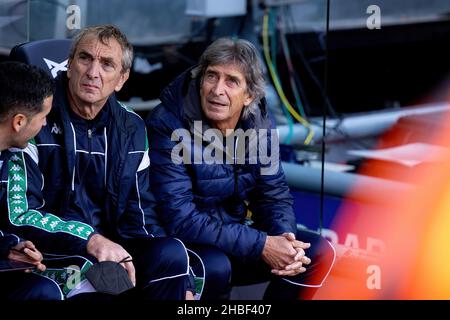 BARCELONA - DEZ 4: Der Manager Manuel Pellegrini beim La Liga Spiel zwischen dem FC Barcelona und Real Betis Balompie im Camp Nou Stadion am Dezember Stockfoto