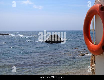 Rettungsring in Palamos. Costa Brava. Provinz Girona. katalonien, Spanien Stockfoto