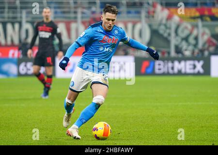 Piotr Zielinski (SSC Napoli) während der italienischen Meisterschaft Serie A Fußballspiel zwischen AC Mailand und SSC Napoli am 19. Dezember 2021 im San Siro Stadion in Mailand, Italien - Foto Morgese-Rossini / DPPI Stockfoto