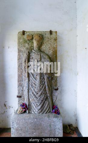 Ein Abbild eines Abtes von Abbotsbury Abbey in der historischen mittelalterlichen St. Nicholkkirche aus dem 14th. Jahrhundert in Abbotsbury, einem Dorf in Dorset, SW-England Stockfoto