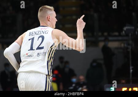 Robin Benzing (Fortitudo Kigili Bologna) während der Serie A1 der italienischen LBA Basketball-Meisterschaft Spiel Segafredo Virtus Bologna gegen. Kigili Fortitudo Bologna in der Segafredo Arena - Bologna, 19. Dezember 2021 Stockfoto