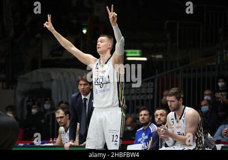 Bologna, Italien. 19th Dez 2021. Robin Benzing (Fortitudo Kigili Bologna) während der Serie A1 der italienischen LBA Basketball-Meisterschaft Spiel Segafredo Virtus Bologna gegen. Kigili Fortitudo Bologna in der Segafredo Arena - Bologna, 19. Dezember 2021 Kredit: Unabhängige Fotoagentur/Alamy Live Nachrichten Stockfoto