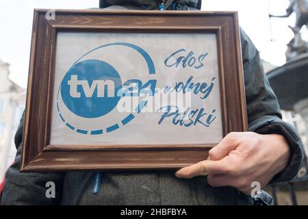 Protest gegen das so genannte Lex TVN-Gesetz und zur Verteidigung freier Medien, insbesondere des unabhängigen US-amerikanischen TVN und TVN24 in Danzig, Polen. Dezember 18th Stockfoto