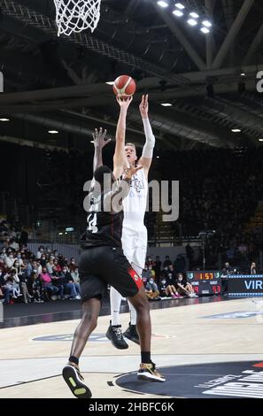 Robin Benzing (Fortitudo Kigili Bologna) während der Serie A1 der italienischen LBA Basketball-Meisterschaft Spiel Segafredo Virtus Bologna gegen. Kigili Fortitudo Bologna in der Segafredo Arena - Bologna, 19. Dezember 2021 Stockfoto