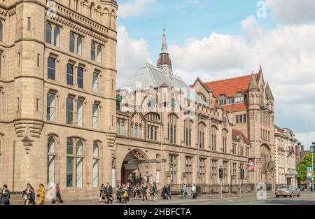 Das alte Viereckgebäude der Universität von Manchester, England, Großbritannien Stockfoto