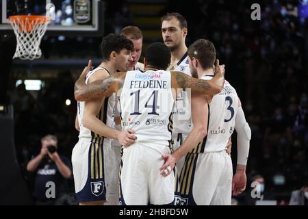 Bologna, Italien. 19th Dez 2021. Fortitudo Spieler während der Serie A1 der italienischen LBA Basketball-Meisterschaft Spiel Segafredo Virtus Bologna vs. Kigili Fortitudo Bologna in der Segafredo Arena - Bologna, 19. Dezember 2021 Kredit: Unabhängige Fotoagentur/Alamy Live Nachrichten Stockfoto