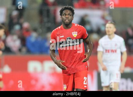 Köln, Deutschland. 19th Dez 2021. 1. Bundesliga 17th Spieltag, 1. FC Köln - VfB Stuttgart, Orel Mangala (VfB) schaut an. Quelle: Jürgen Schwarz/Alamy Live News Stockfoto