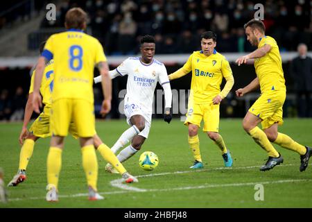 Madrid, Spanien. 19th Dez 2021. Madrid, Spanien; 19.12.2021.- Real Madrid gegen Cadiz Football Soccer to La Liga Spain Match 18 2021-2022 in Santiago Bernabeu, Madrid. Real Madrid Player Vinicius Kredit: Juan Carlos Rojas/dpa/Alamy Live News Stockfoto