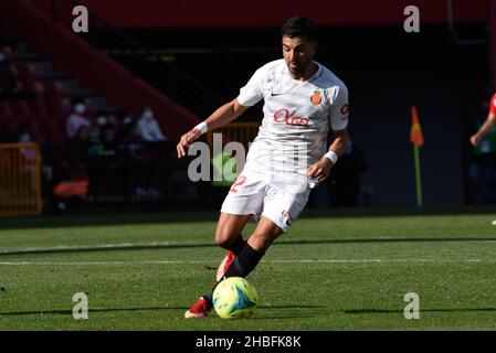 Granada, Spanien. 19th Dez 2021. Angel Rodriguez von Real Mallorca in Aktion während des Liga-Spiels zwischen Granada CF und Real Mallorca im Nuevo Los Carmenes Stadion am 19. Dezember 2021 in Granada, Spanien. (Foto: José M Baldomero/Pacific Press) Quelle: Pacific Press Media Production Corp./Alamy Live News Stockfoto