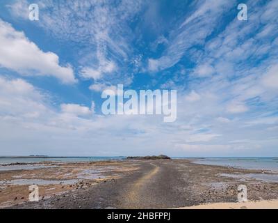 Sonniger Blick auf die Insel Kueibishan und Chi Yu in Penghu, Taiwan Stockfoto