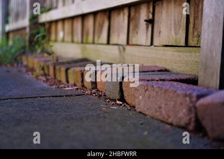 Ziegel auf dem Boden Stockfoto