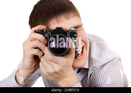 Aufgeregt Teenager machen ein Bild mit Vintage-Fotokamera isoliert auf dem Weiß Stockfoto