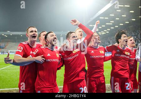 Letzte Jubilierung UB, von links nach rechts Paul JAECKEL (UB), Kevin MOEHWALD (MÃ¶hwald, UB), Bastian OCZIPKA (UB), Timo BAUMGARTL (UB), Julian RYERSON (UB), Genki HARAGUCHI (UB), Andreas VOGLSAMMER (UB), Soccer 1. Bundesliga, Spieltag 17th, VfL Bochum (BO) - Union Berlin (UB), am 18. Dezember 2021 in Bochum/Deutschland. #die DFL-Vorschriften verbieten die Verwendung von Fotos als Bildsequenzen und/oder quasi-Video # Â Stockfoto