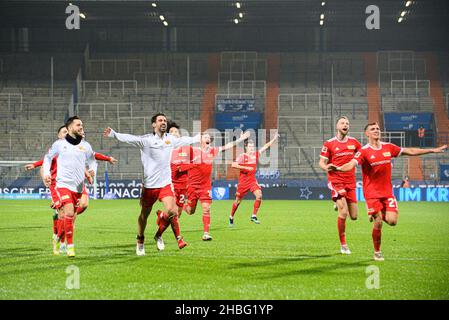 Letzte Jubilierung UB, von links nach rechts Niko GIESSELMANN (UB), Rani KHEDIRA (UB), Max KRUSE (UB), Kevin BEHRENS (UB), Marvin FRIEDRICH (UB), Grischa PROEMEL (Prömel, UB) Fußball 1. Bundesliga, Spieltag 17th, VfL Bochum (BO) - Union Berlin (UB), am 18. Dezember 2021 in Bochum/Deutschland. #die DFL-Vorschriften verbieten die Verwendung von Fotos als Bildsequenzen und/oder quasi-Video # Â Stockfoto