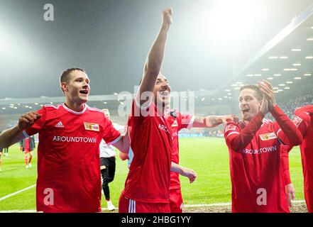 Finale Jubilierung UB, von links nach rechts Paul JAECKEL (UB), Kevin MOEHWALD (MÃ¶hwald, UB), Bastian OCZIPKA (UB), Fußball 1st Bundesliga, 17th Spieltag, VfL Bochum (BO) - Union Berlin (UB), am 18. Dezember 2021 in Bochum/Deutschland. #die DFL-Vorschriften verbieten die Verwendung von Fotos als Bildsequenzen und/oder quasi-Video # Â Stockfoto